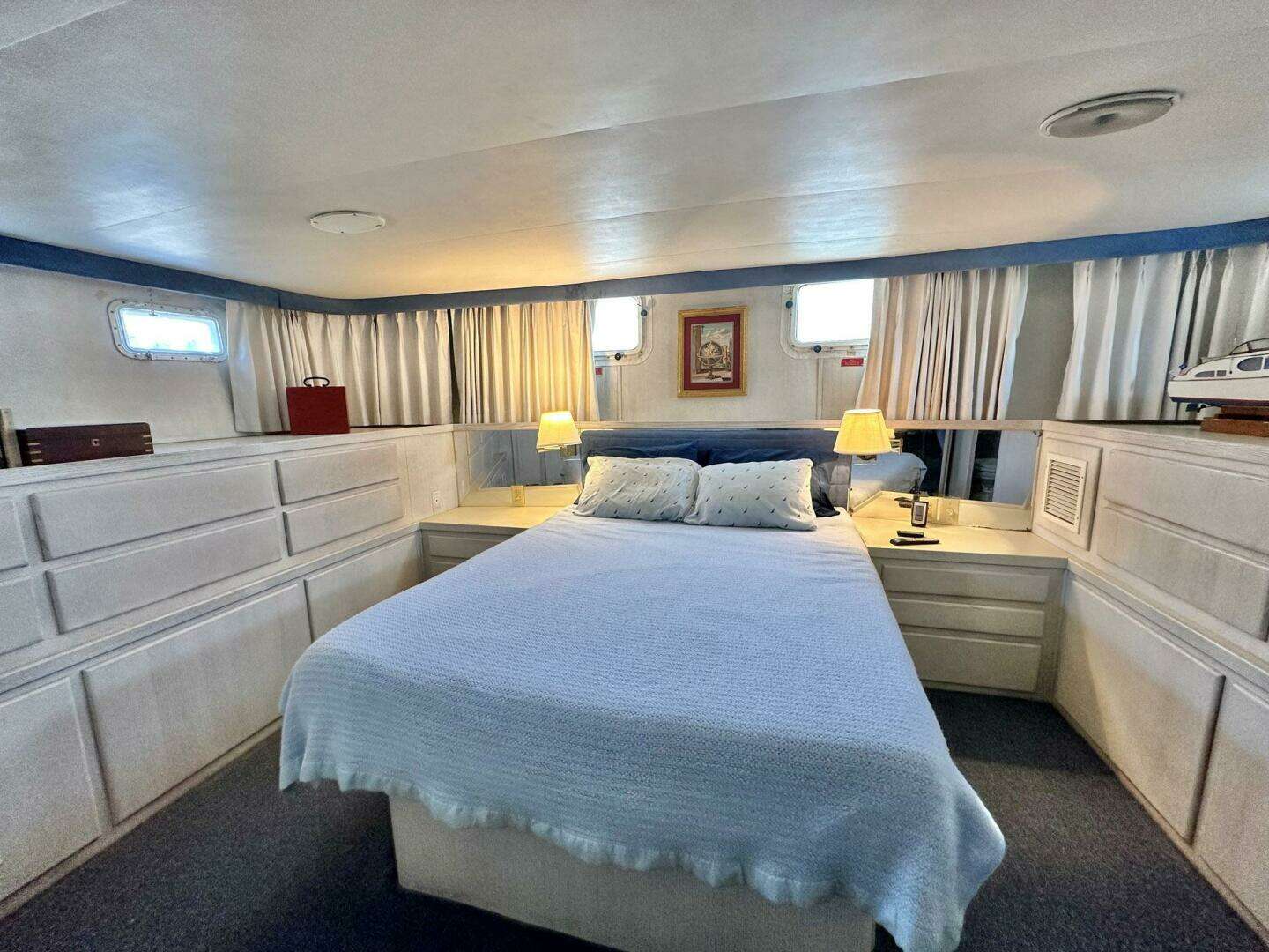 1987 Hatteras 54 MotorYacht - Image 29