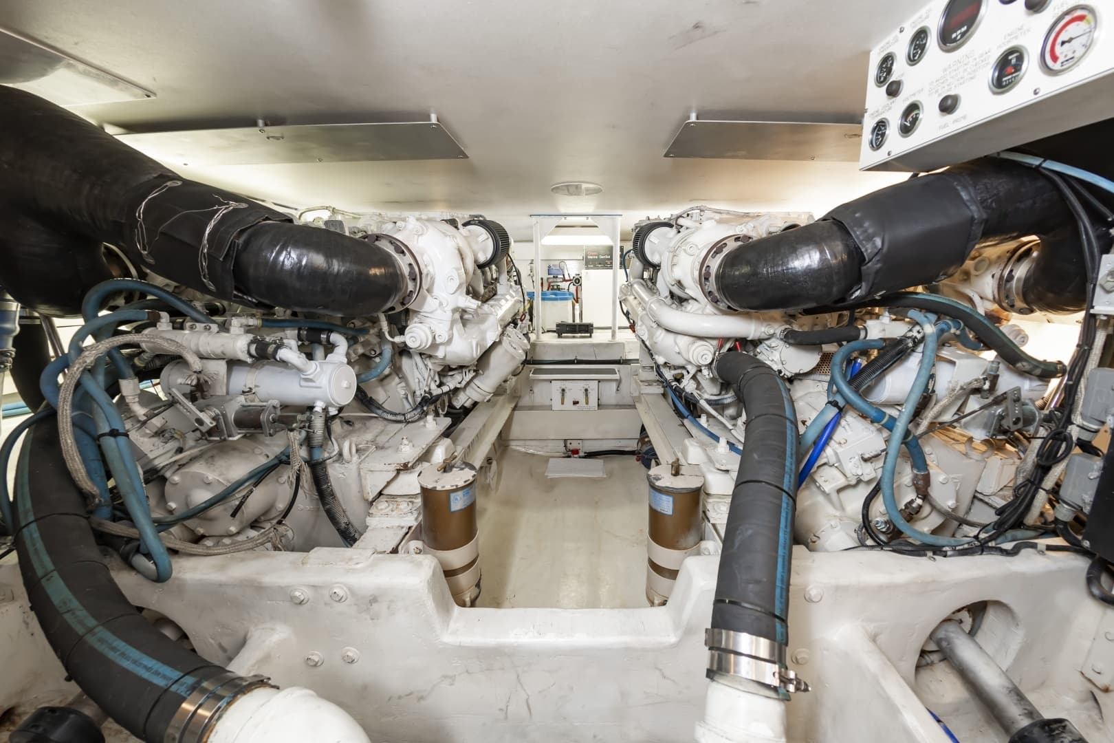 2000 Viking Cockpit Sport Yacht - Image 55