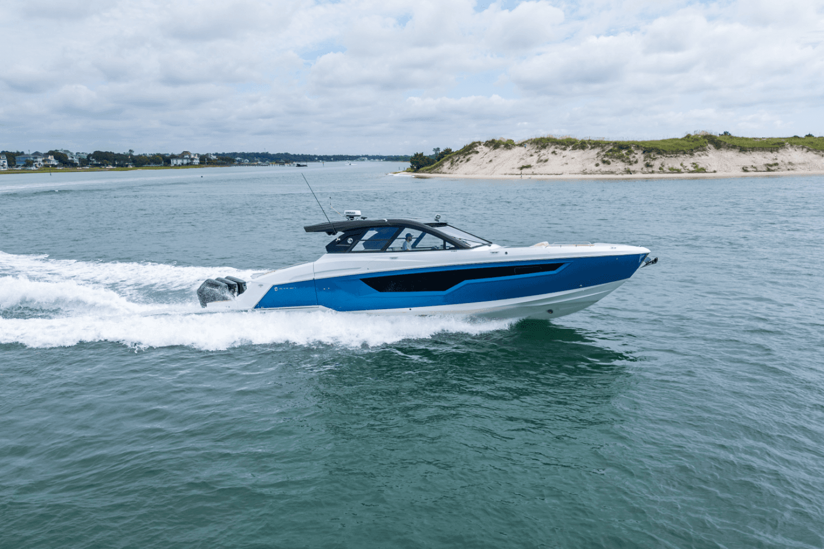 2026 Cruisers Yachts 50GLS OB - Image 2