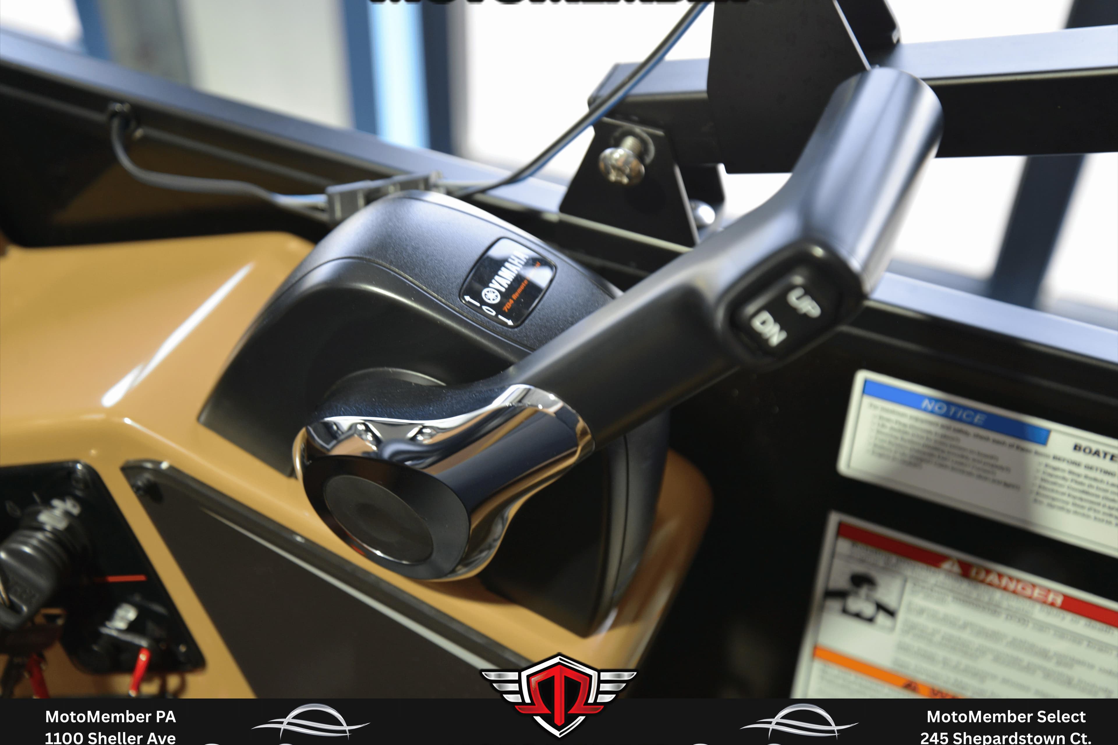 2025 SunCatcher Fusion 324SS boat throttle control with Yamaha branding.