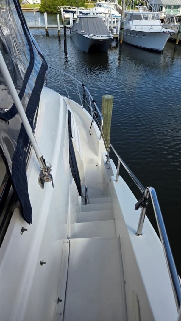 2001 Silverton 453 Motor Yacht - Image 25