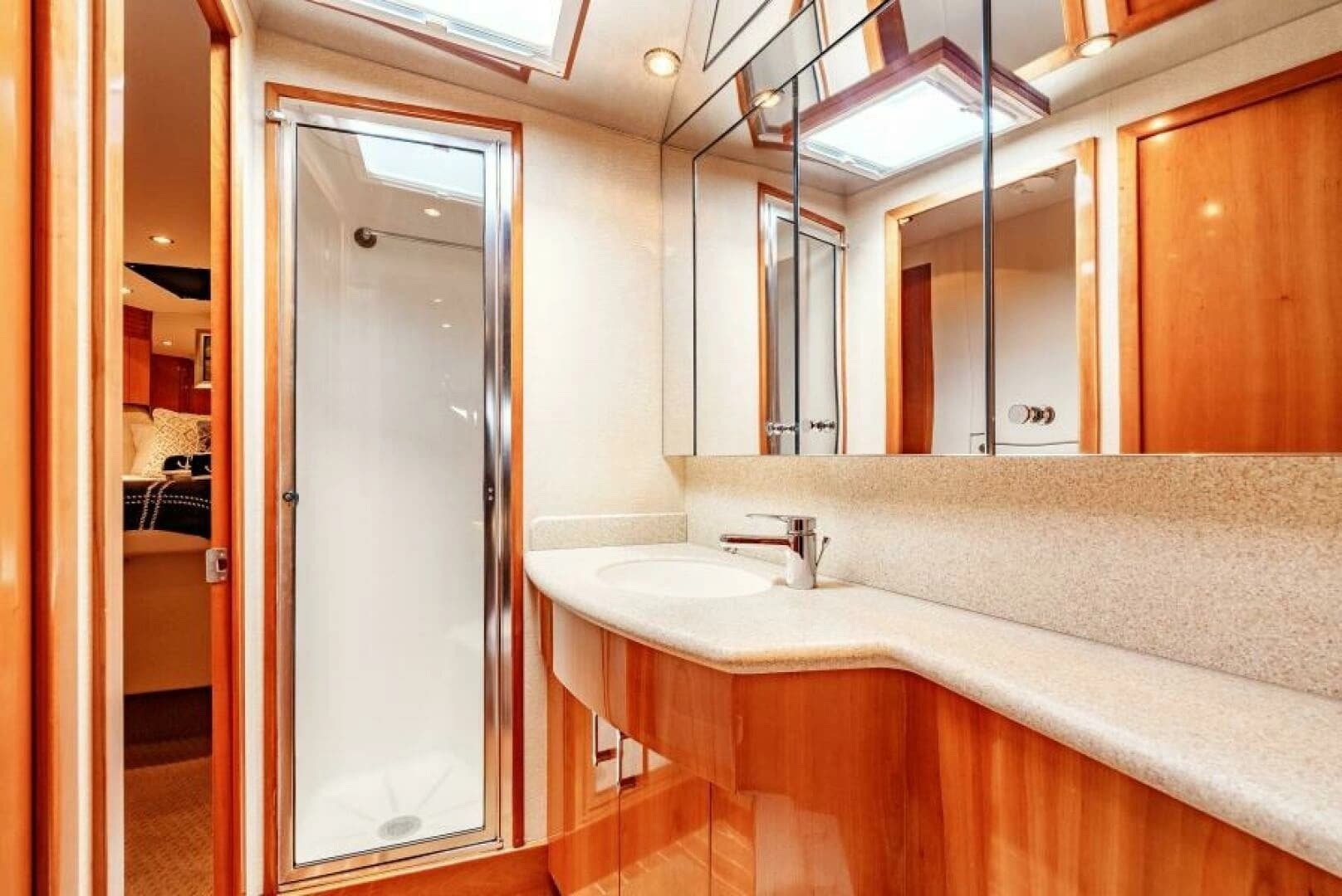 2004 Hatteras 54 Convertible - Image 24