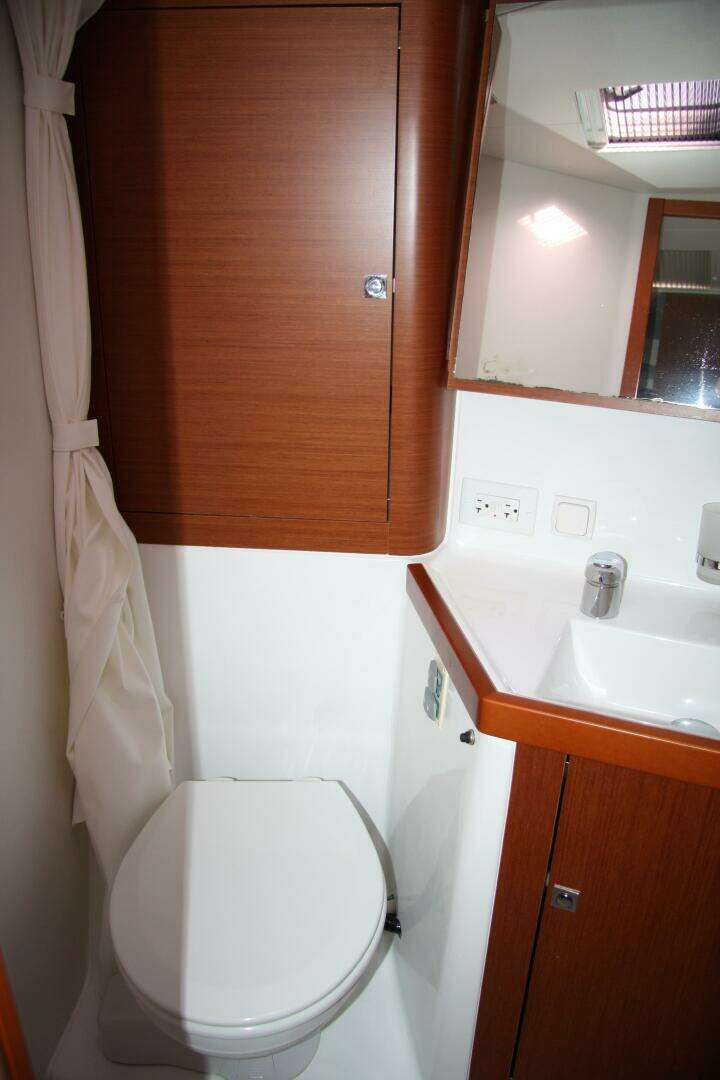 2013 Beneteau Oceanis 41 - Image 39