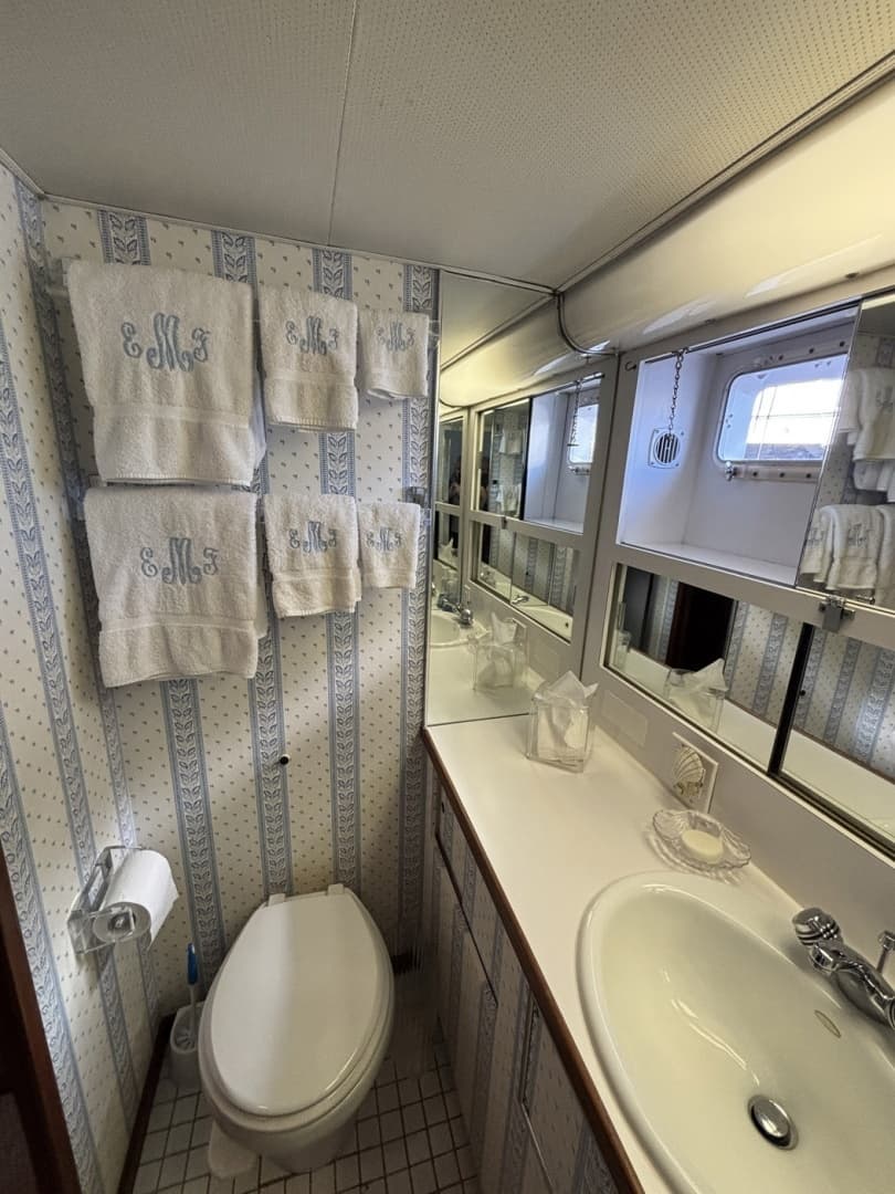 1979 Hatteras Motor Yacht - Image 33