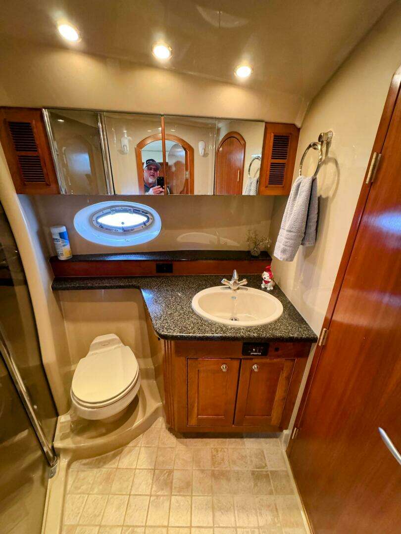 2005 Cruisers Yachts 540 Express - Image 51