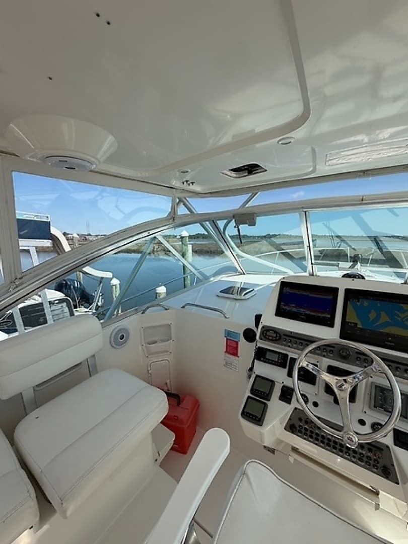 2005 Rampage 33 Express - Image 27