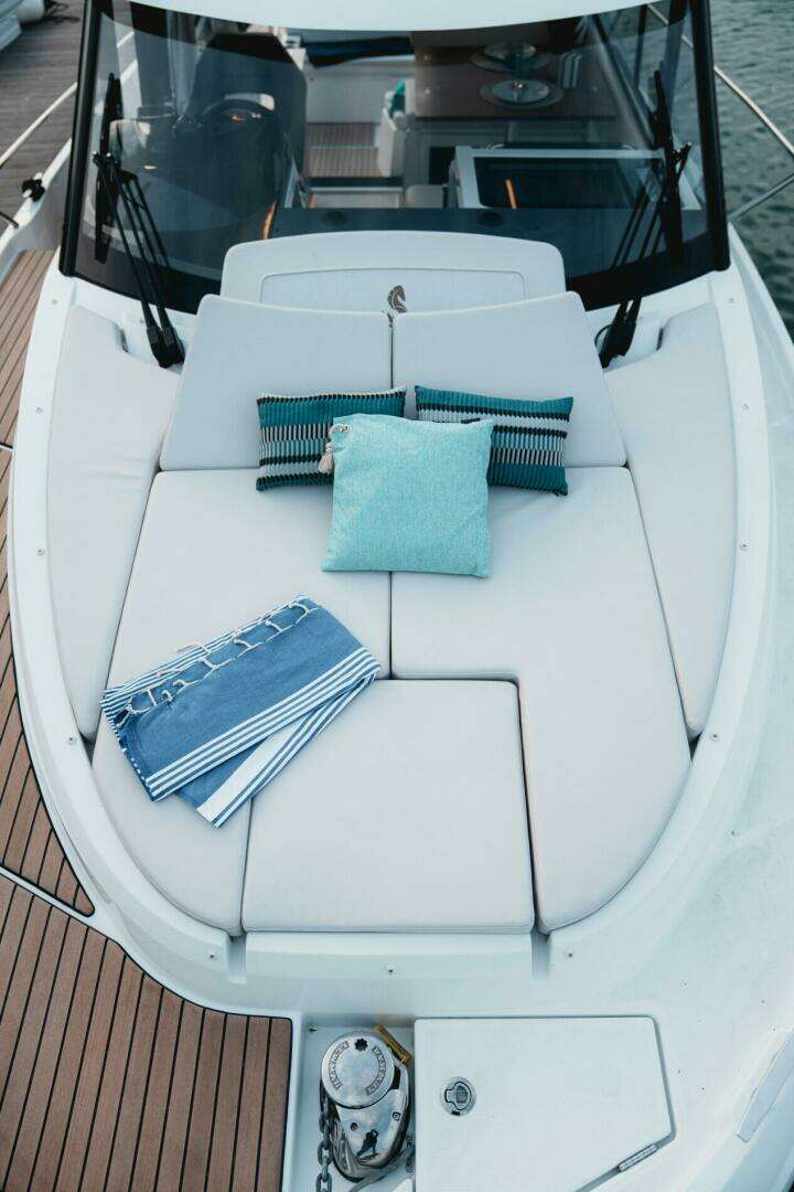 2026 Beneteau Antares 9 V2 - Image 8