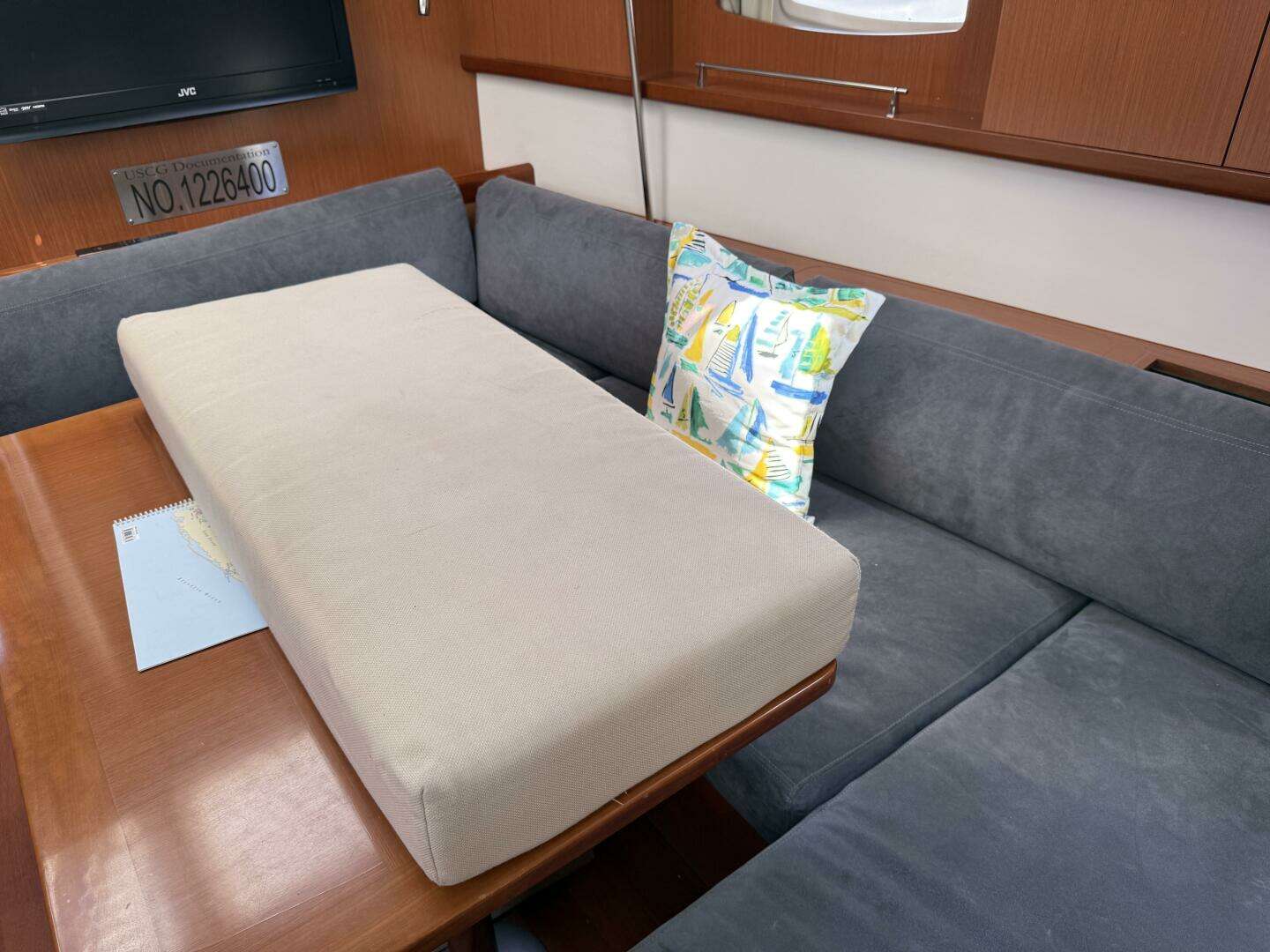 2010 Beneteau Oceanis 43 - Image 28