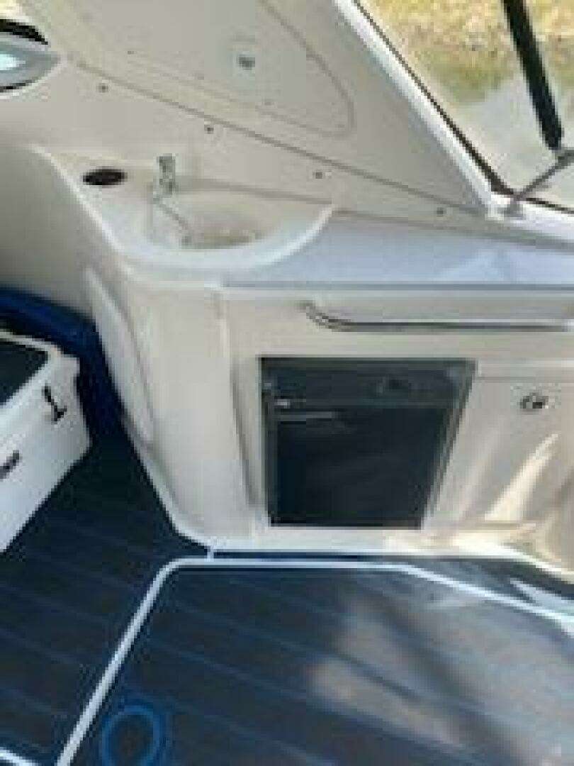 2008 Bayliner 320 - Image 16