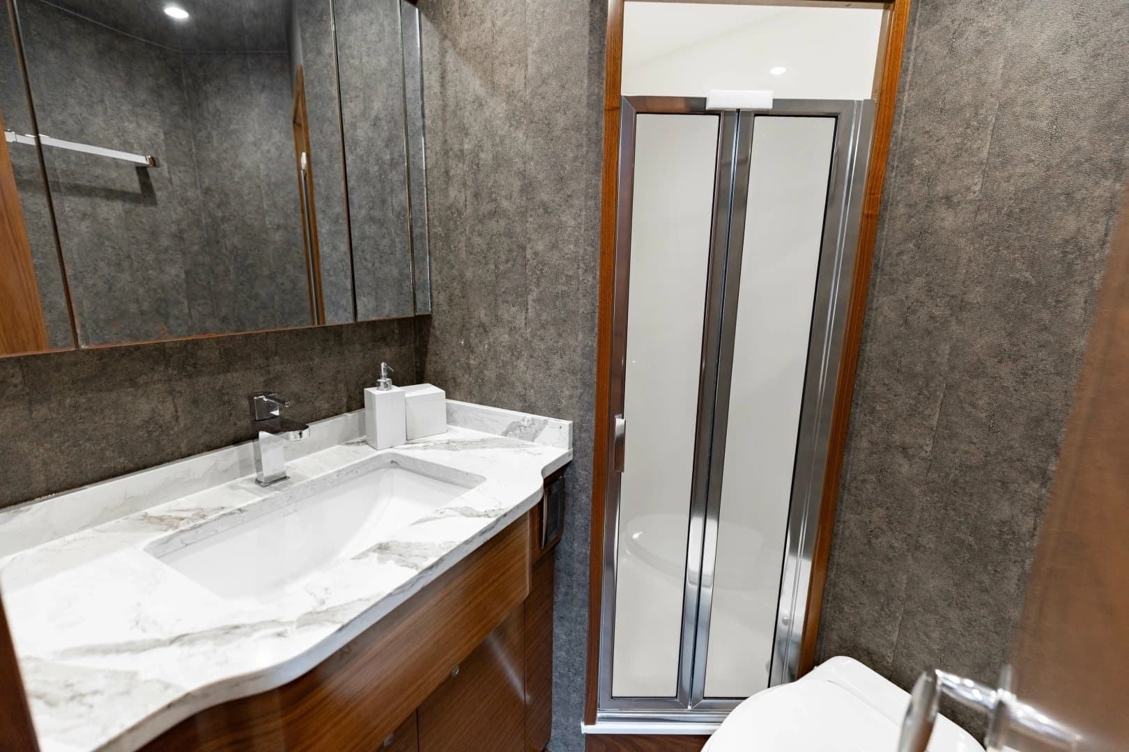 2023 Viking 72 Convertible - Image 50