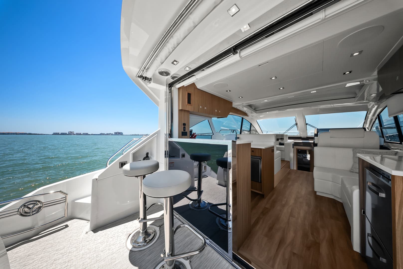 2025 Cruisers Yachts 50 Cantius - Image 25