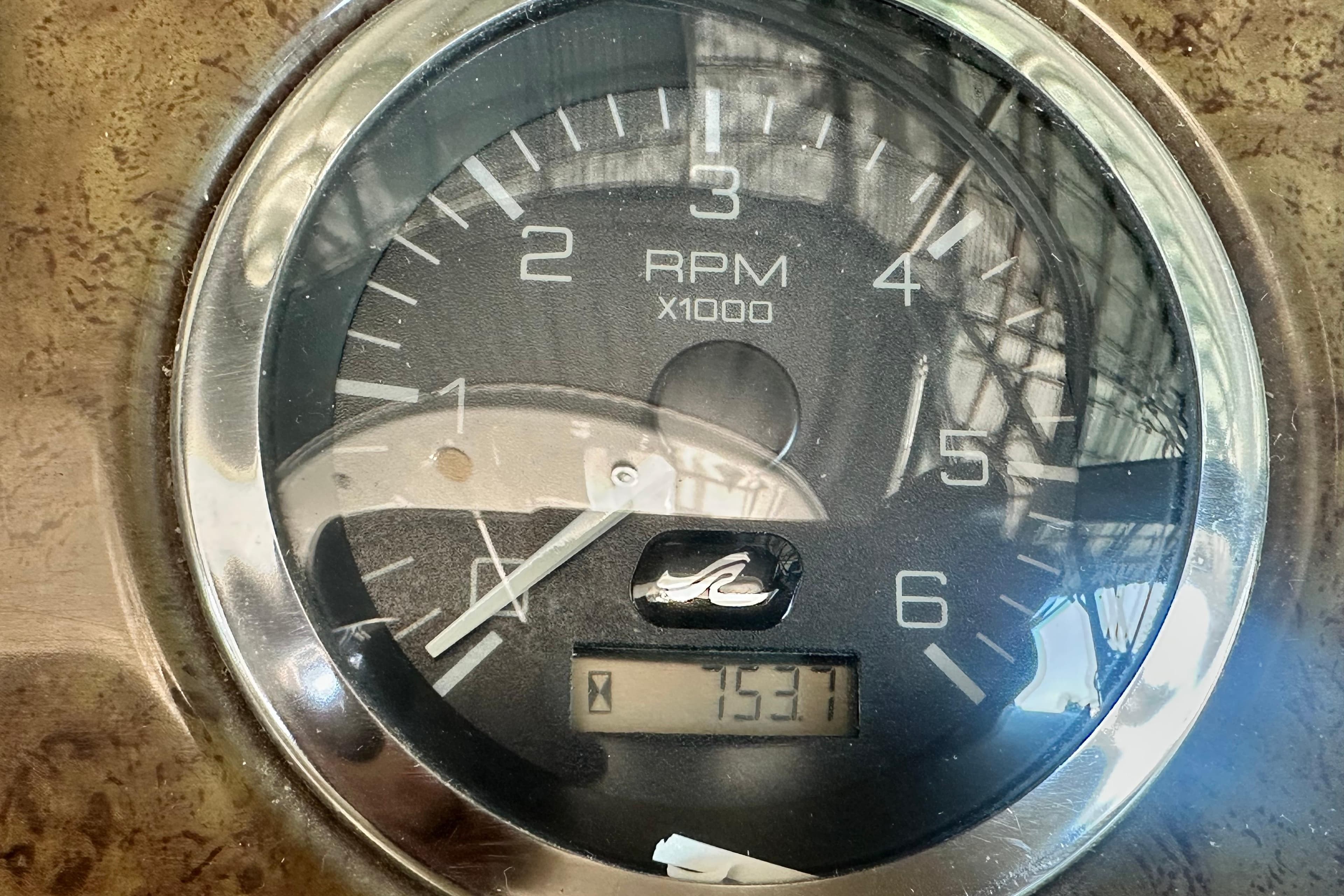 Tachometer of 2000 Sea Ray 310 Sundancer showing 1531 RPM.