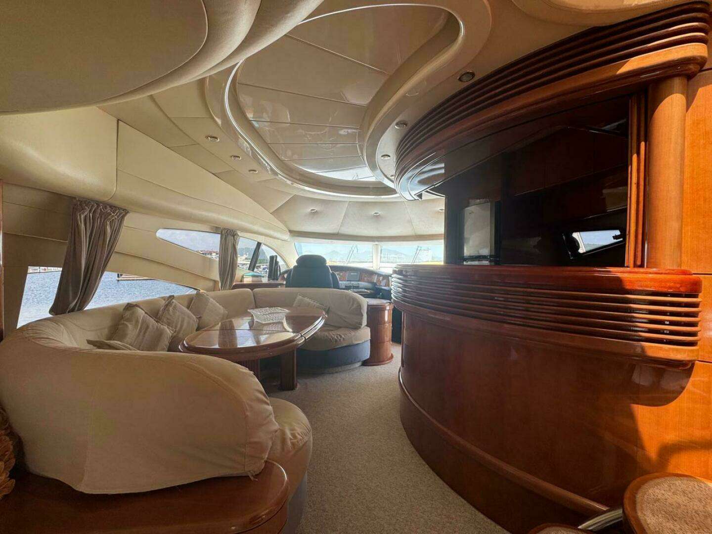 2001 Azimut 68 Plus - Image 15