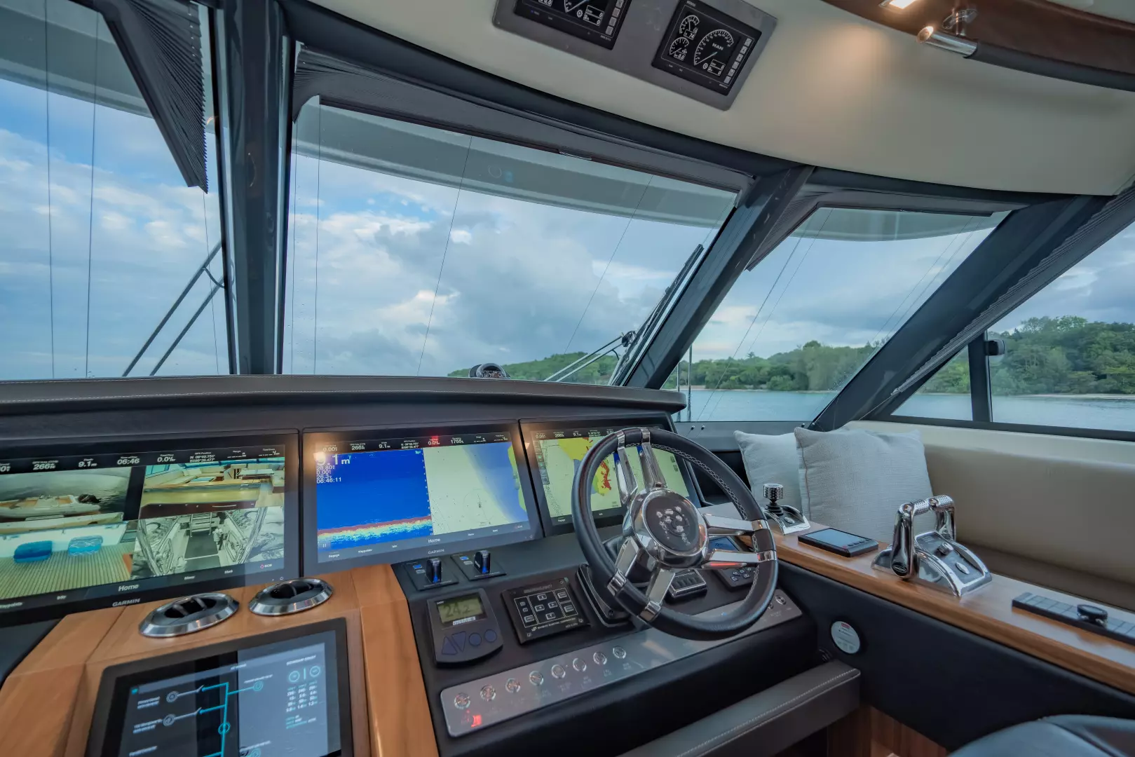 2019 Riviera 68 Sport Motor Yacht - Image 25