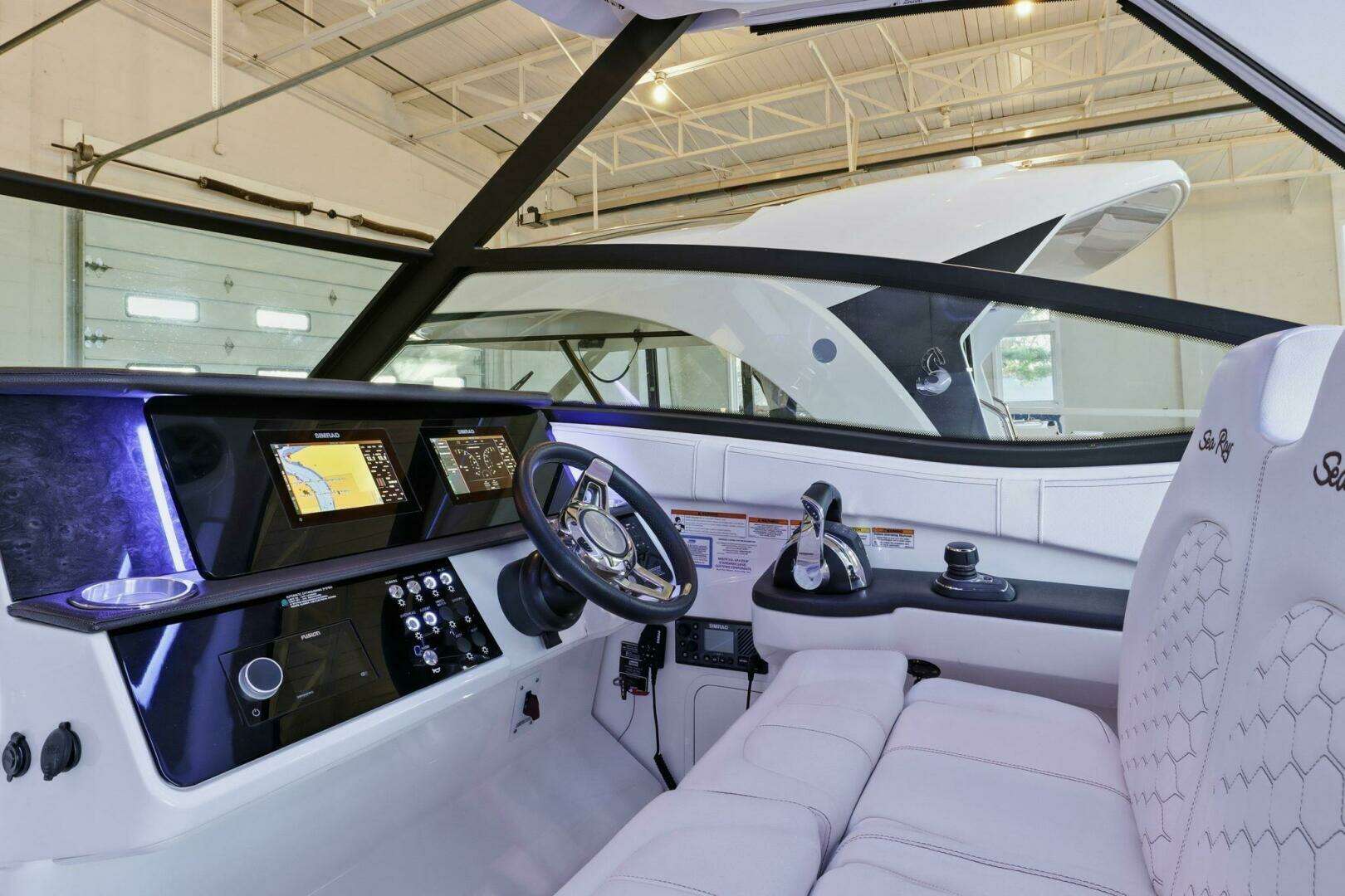 2019 Sea Ray 320 - Image 12