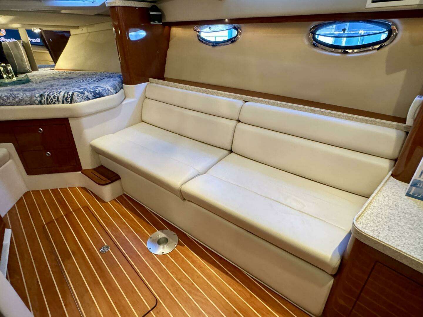2006 Regal 3360 Window Express - Image 54