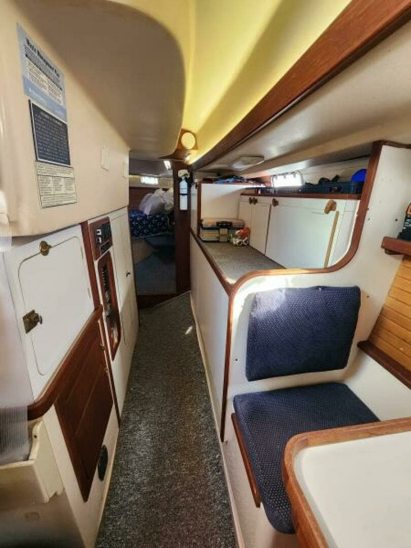 1990 Catalina Morgan Classic 41 - Image 21