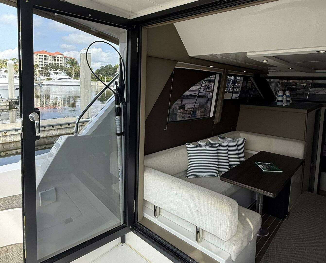 2013 Carver C-34 Command Bridge - Image 8