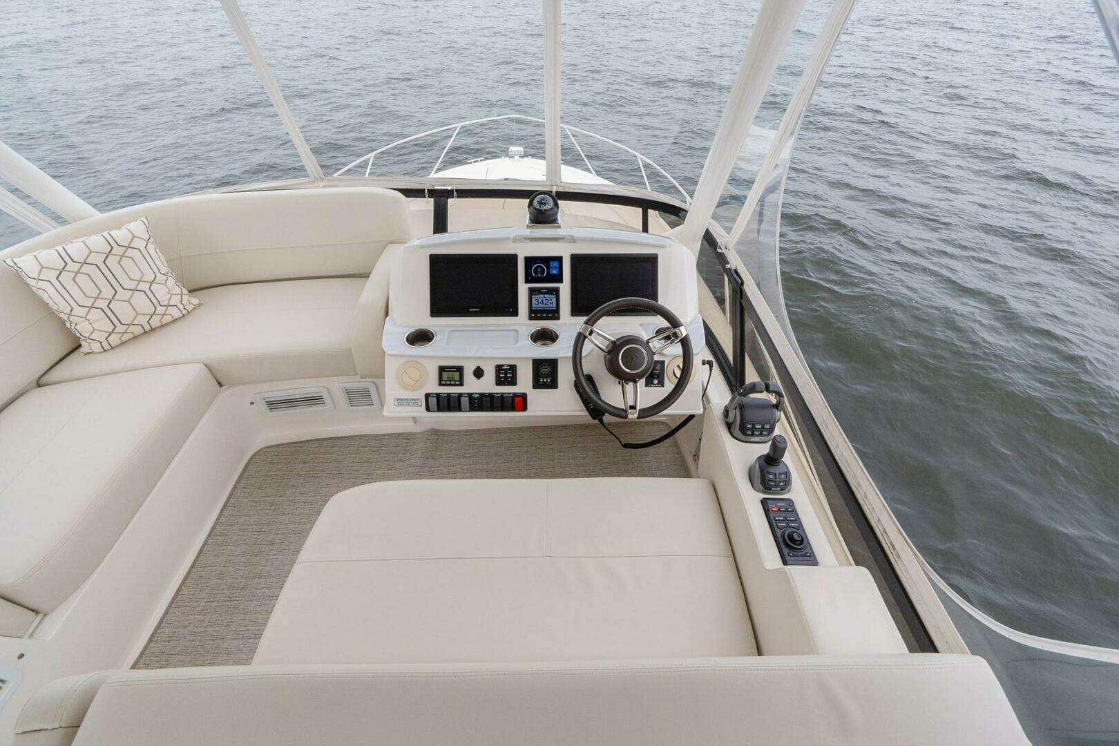 2021 Tiara Yachts 4400 Flybridge - Image 49