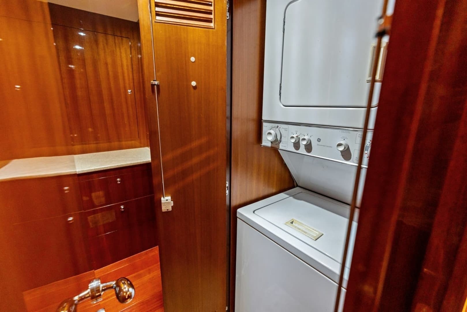 2005 Horizon 82 - Image 74