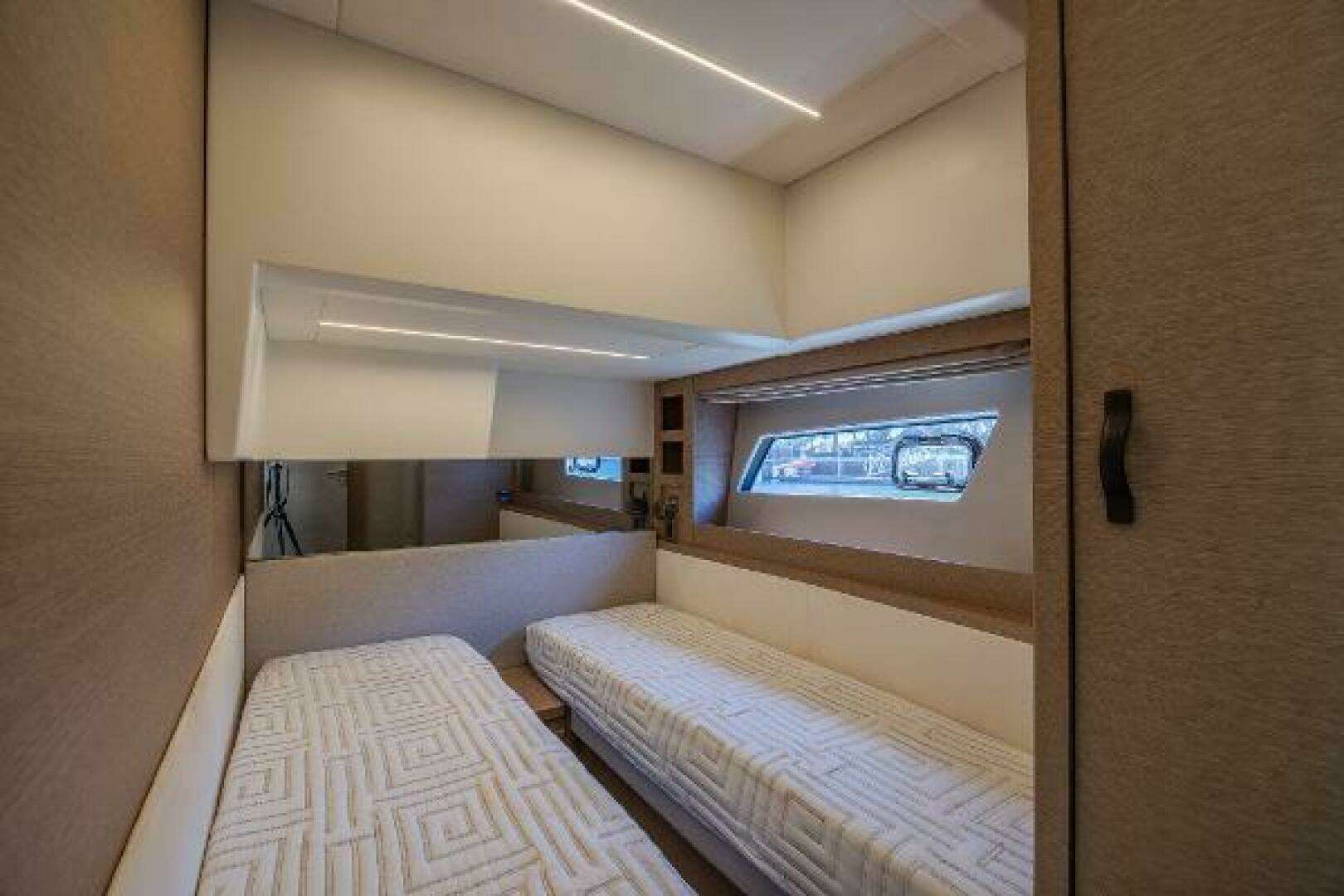 2018 Prestige 520 - Image 16