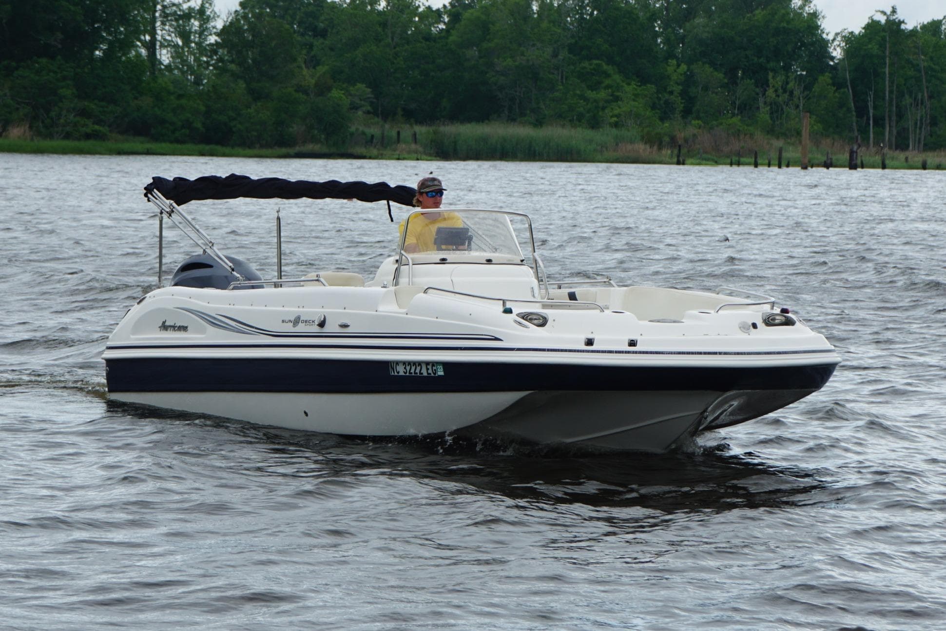 2015 Hurricane SunDeck Sport 231 OB