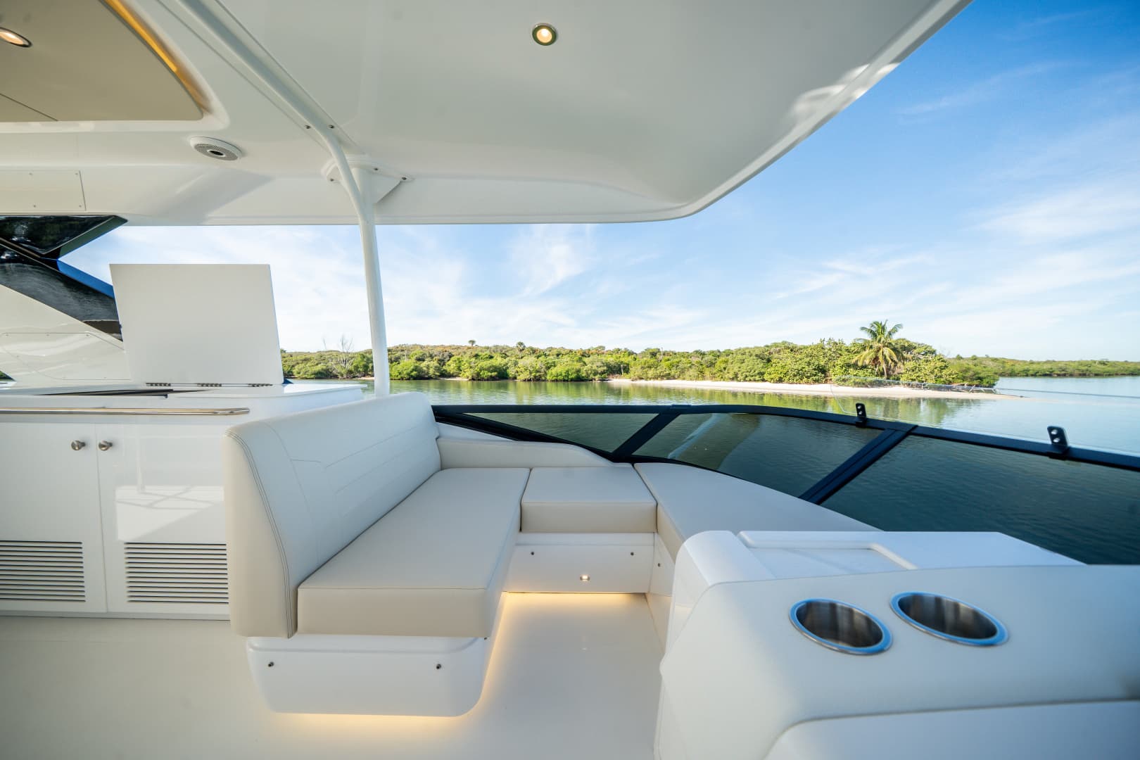 2026 Cruisers Yachts 57 FLY - Image 26