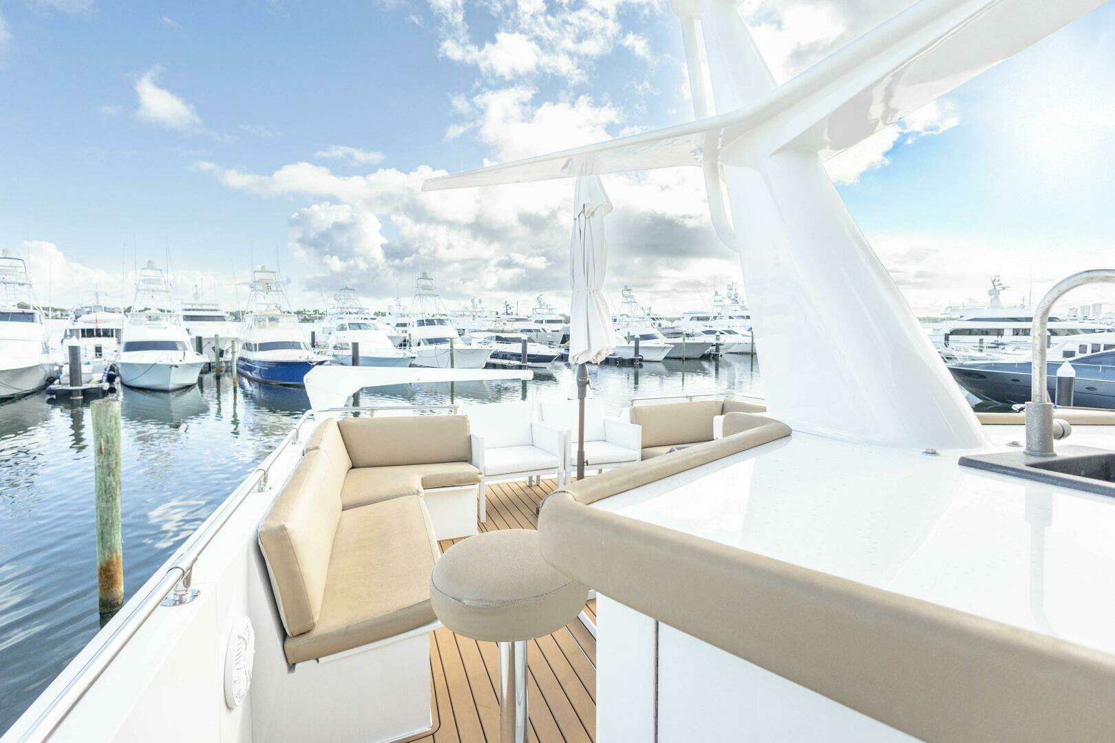 1989 Hatteras Cockpit Motor Yacht - Image 38