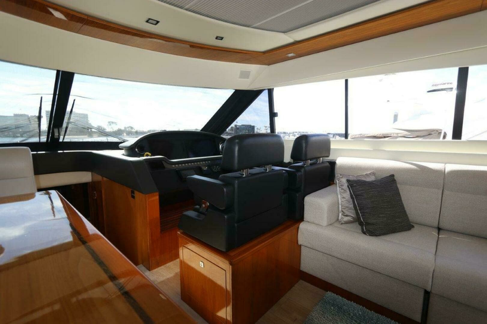 2020 Riviera 6000 Sport Yacht - Image 28