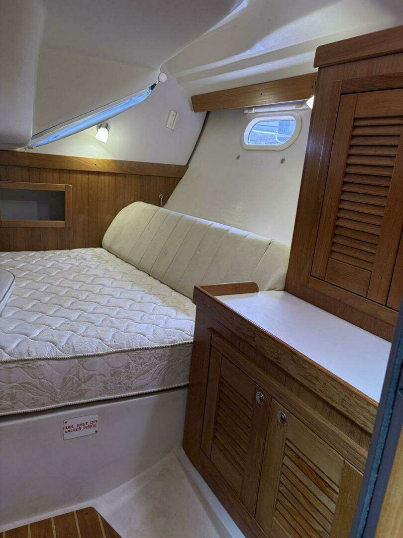 2004 Catalina 350 - Image 37