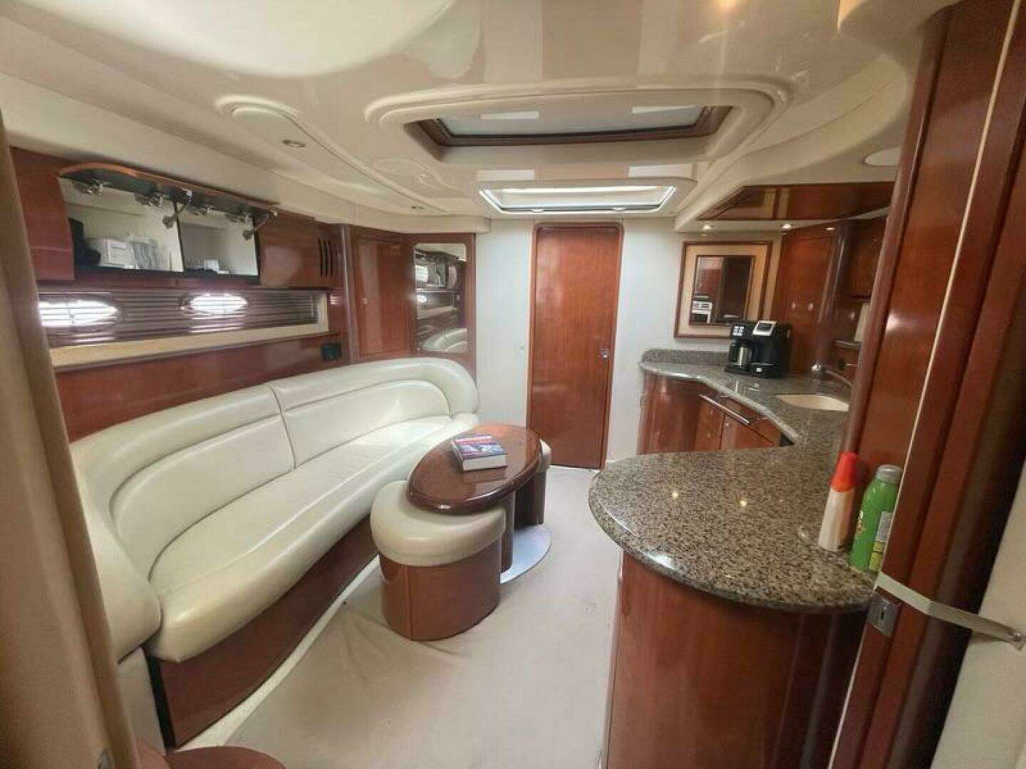 2005 Sea Ray 420 Sundancer - Image 8