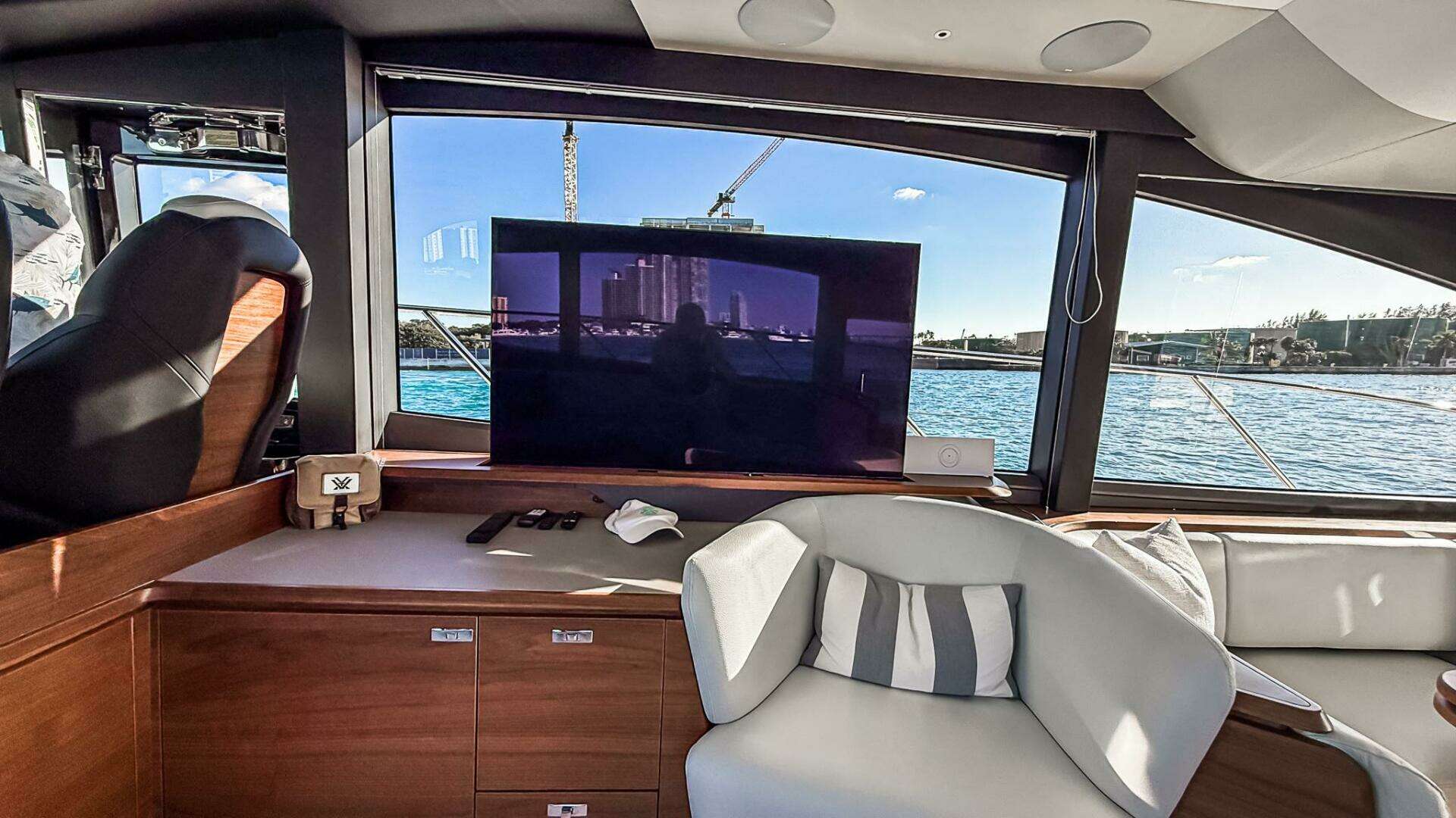 2026 Princess S65 Sportbridge - Image 49