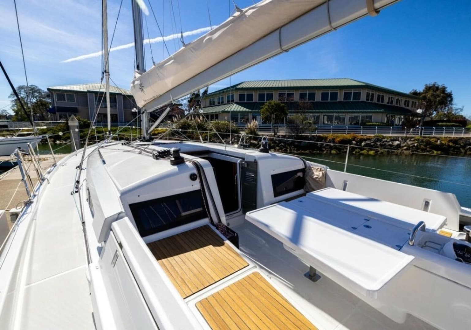 2018 Jeanneau Sun Odyssey 440 - Image 3