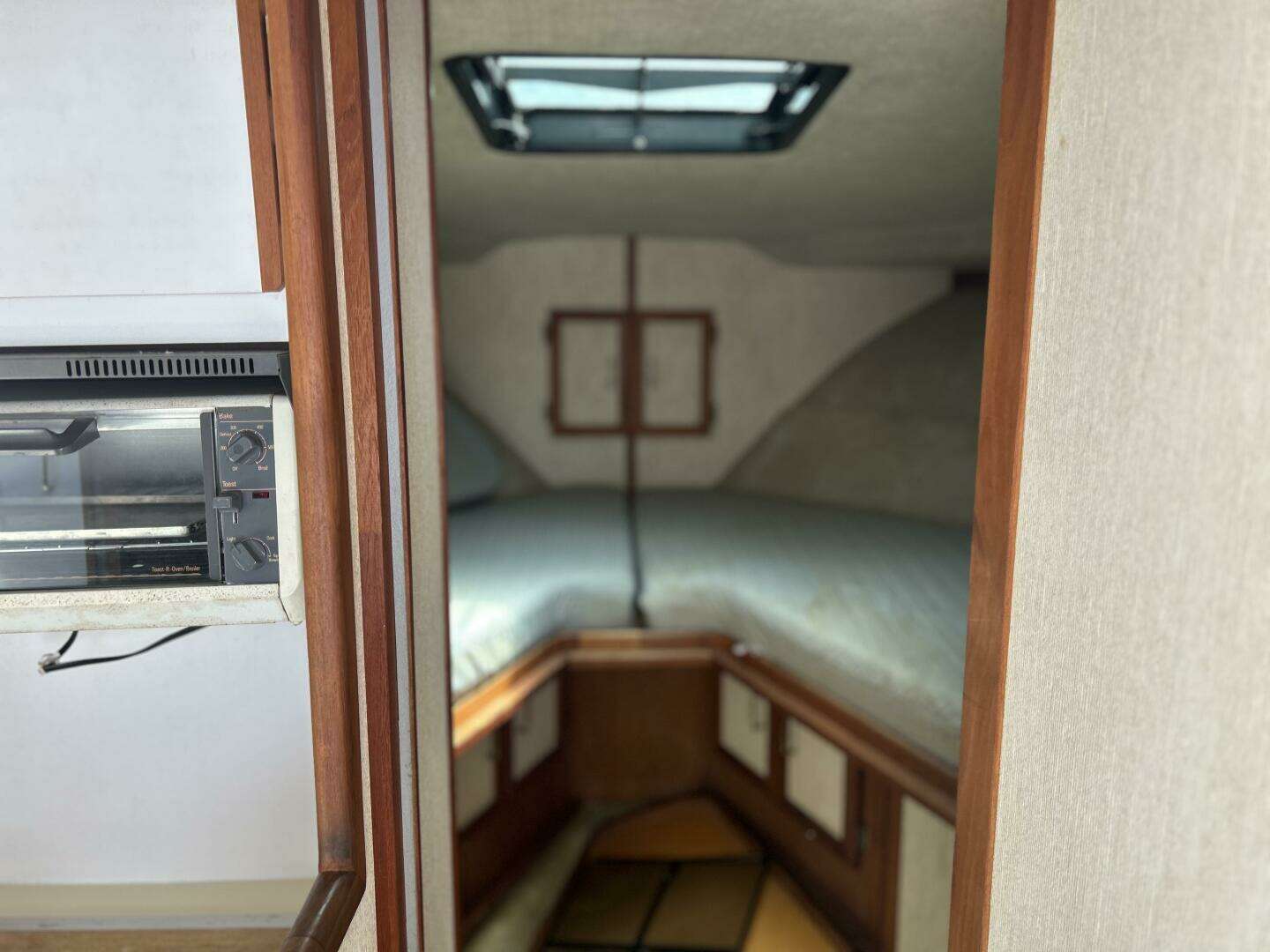 1985 Carver 3207 - Image 26