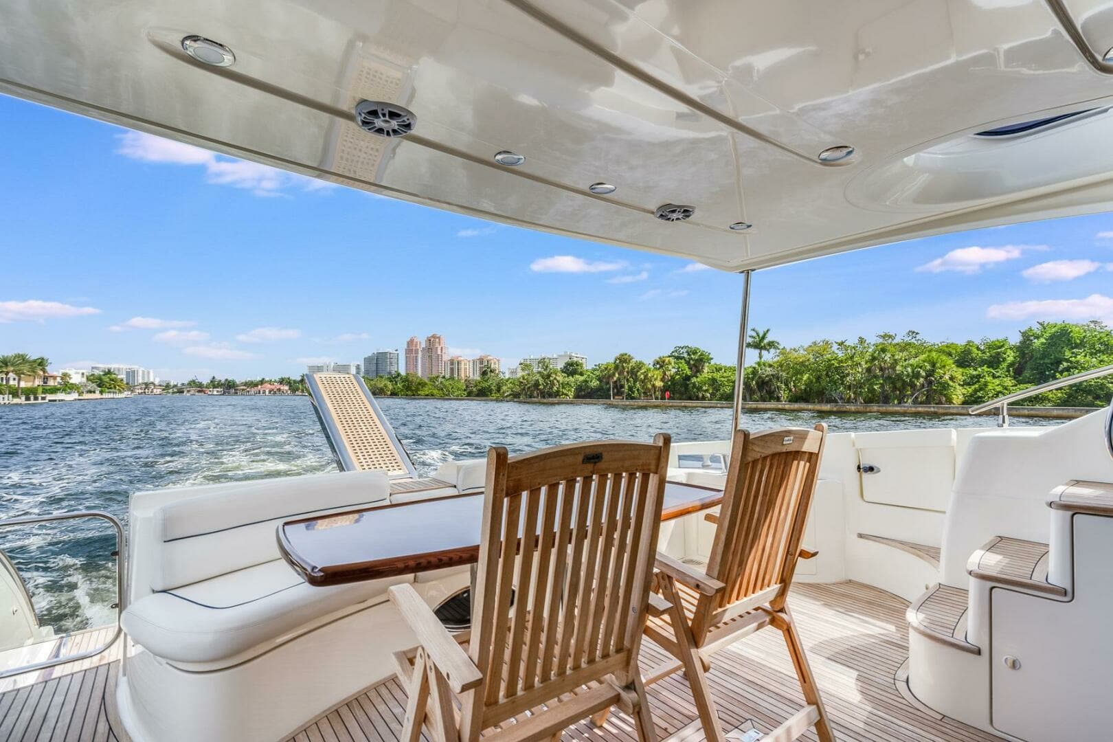 2009 Azimut 62E - Image 18