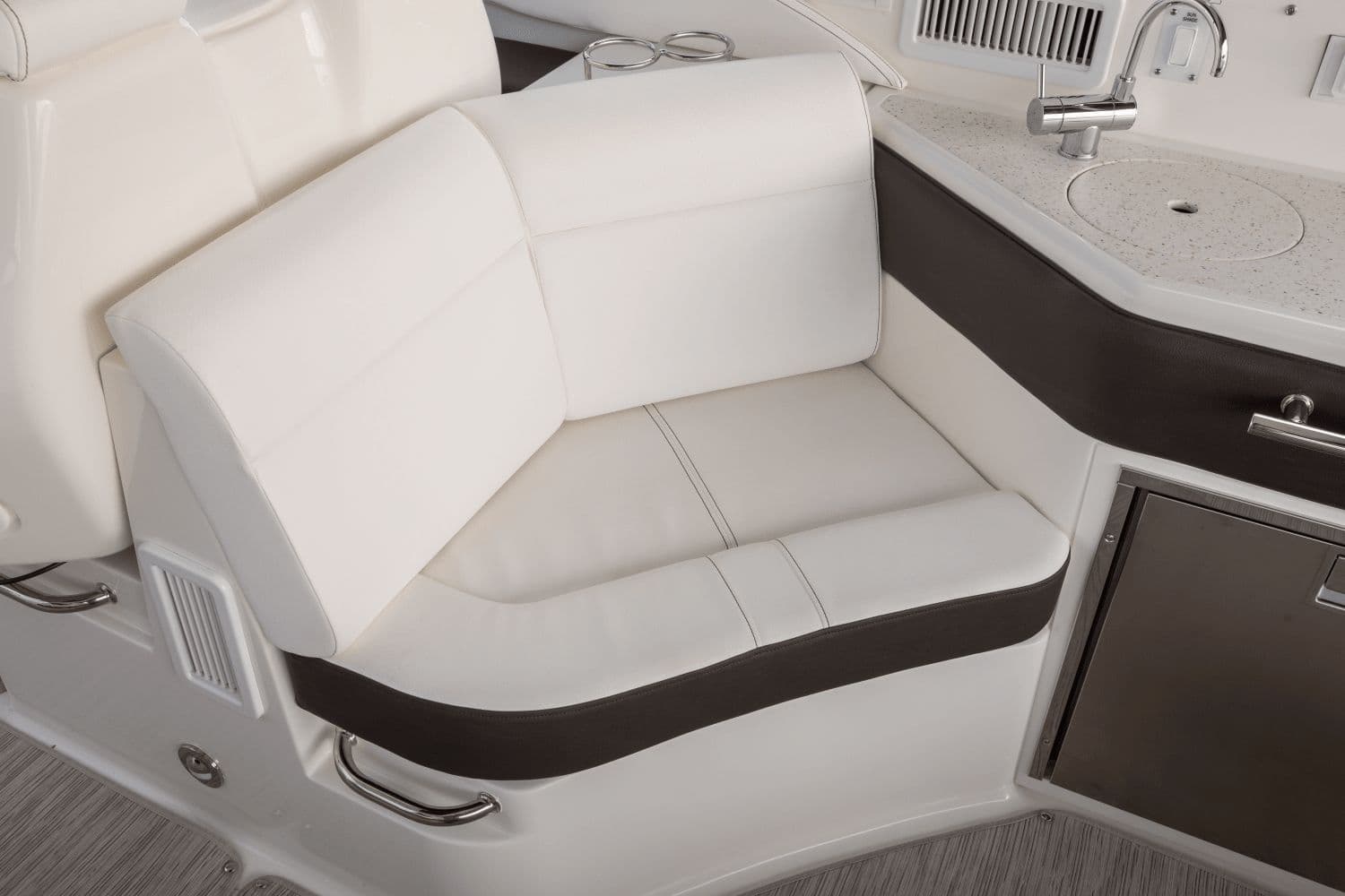 2026 Sea Ray Sundancer 320 Outboard - 11