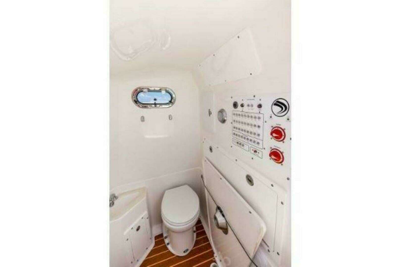 2025 Edgewater 325CC - Image 7