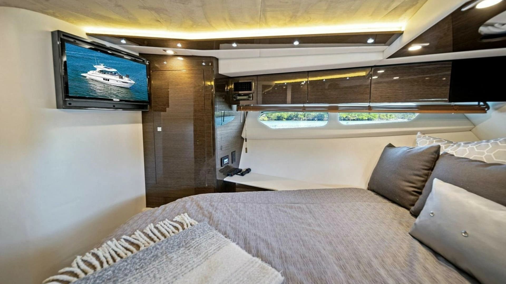 2019 Cruisers Yachts 45 Cantius - Image 44