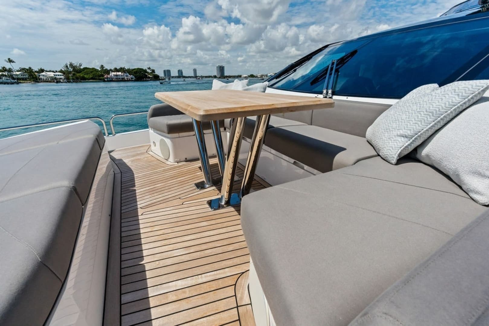 2026 Sunseeker 88 Yacht - Image 16
