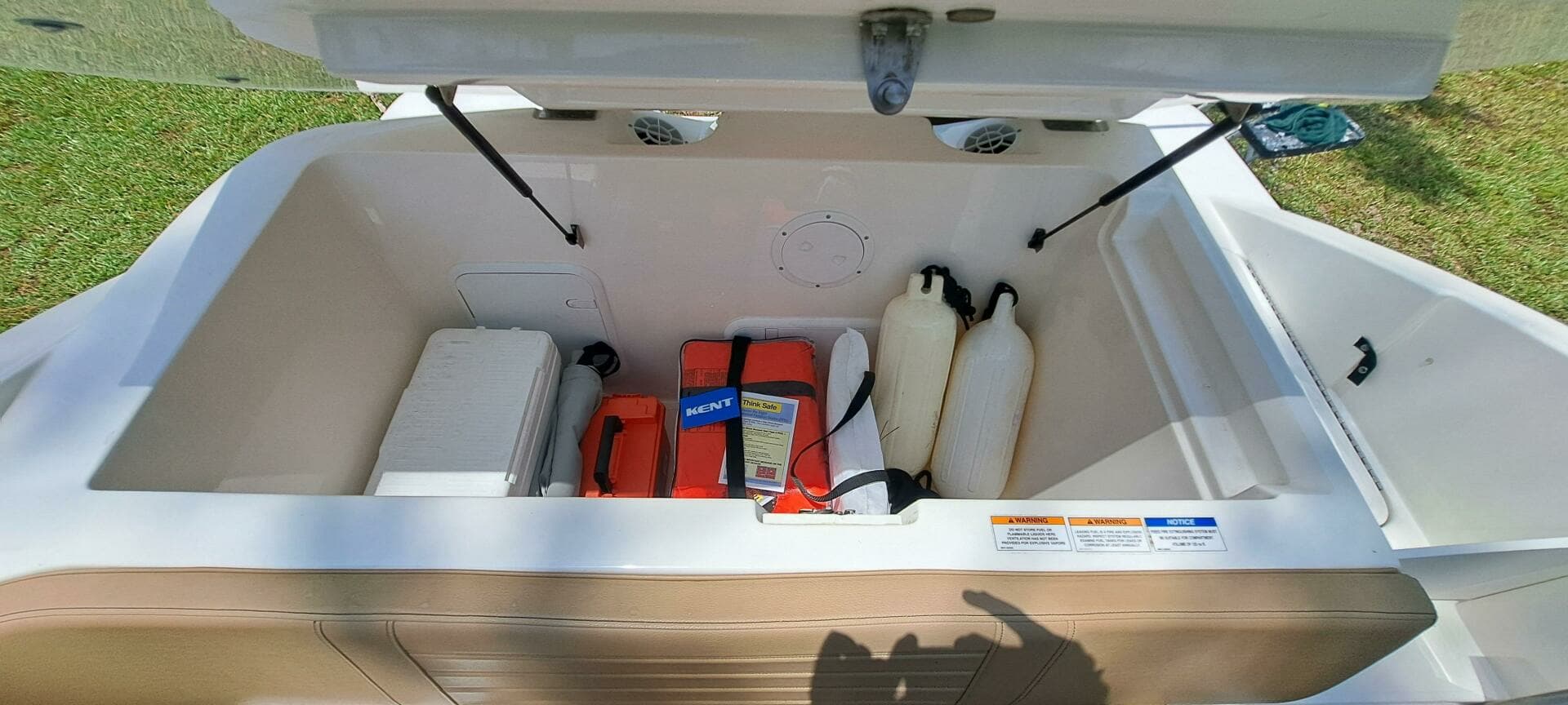 2019 Sea Ray SPX 230 OB - Image 37