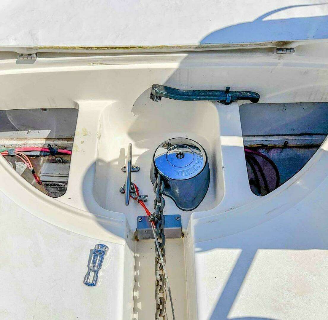 1998 Cruisers Yachts 3575 Esprit - Image 5