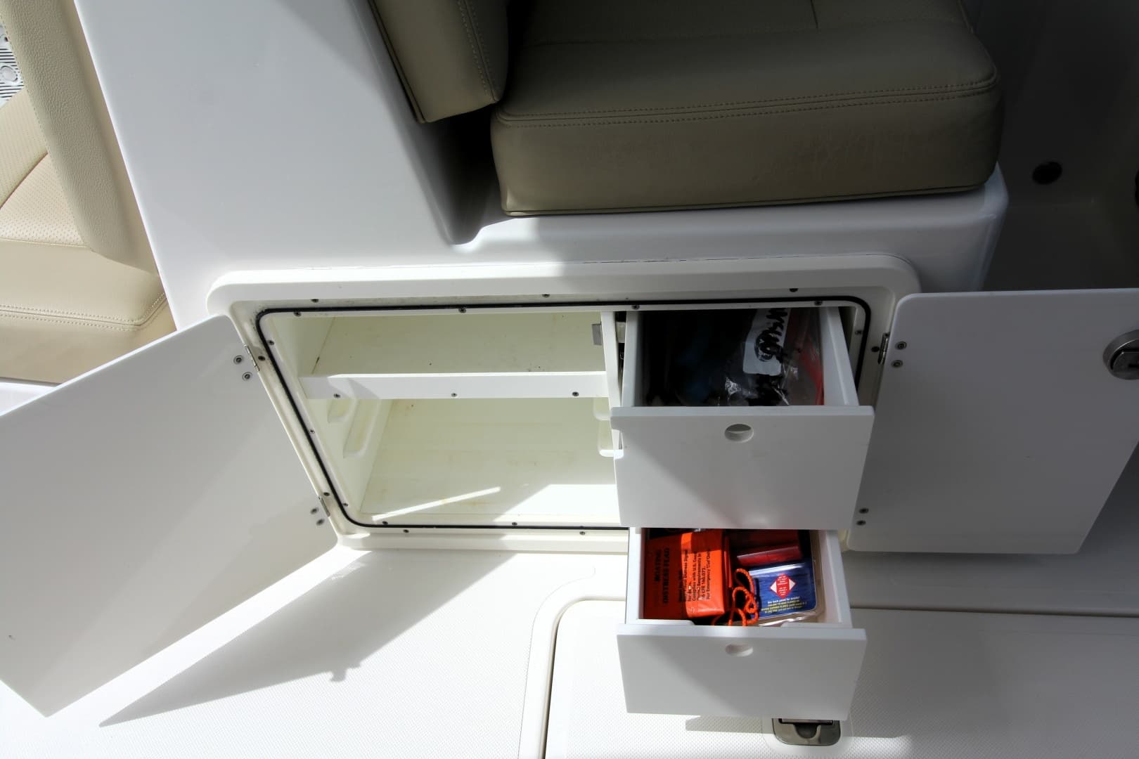 2019 Pursuit DC 266 - Image 18