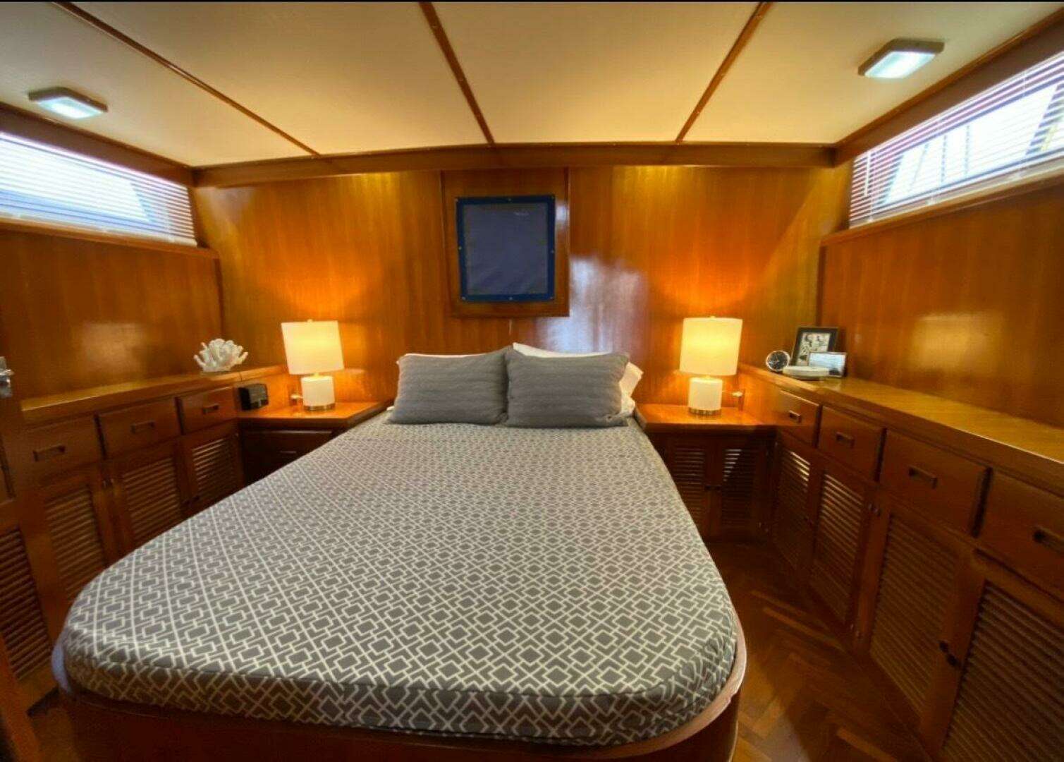1986 Heritage East Sundeck 36 - Image 30