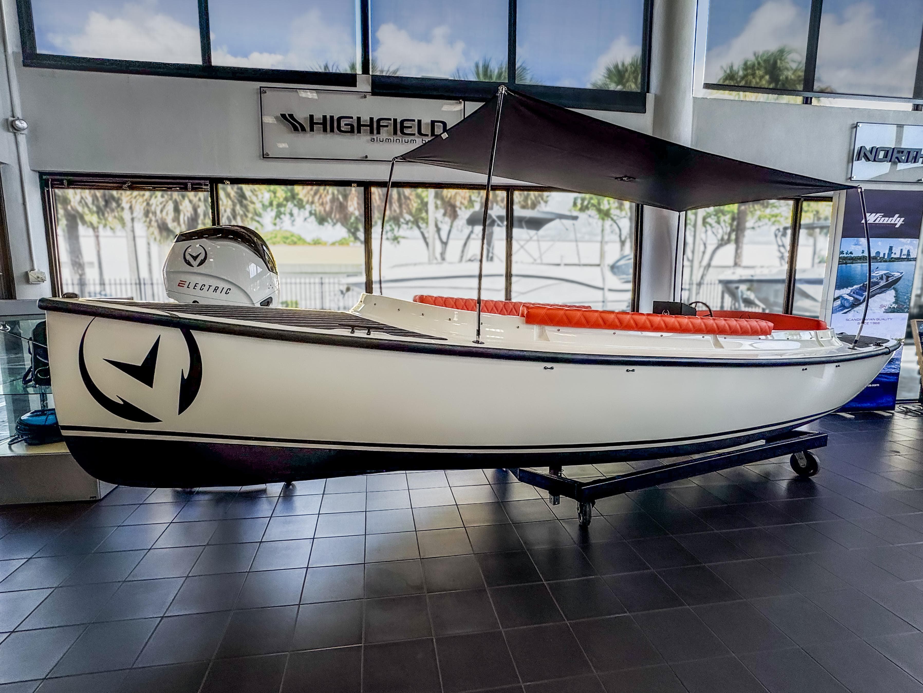 2026 Vision Marine Technologies Fantail 217