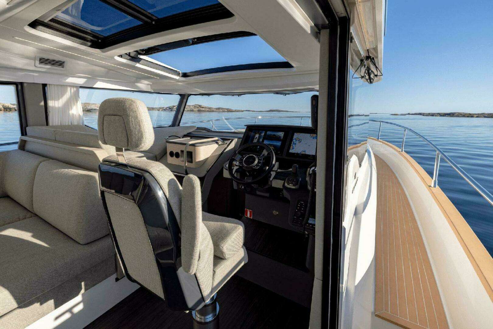 2025 Nimbus 495 Flybridge - Image 16