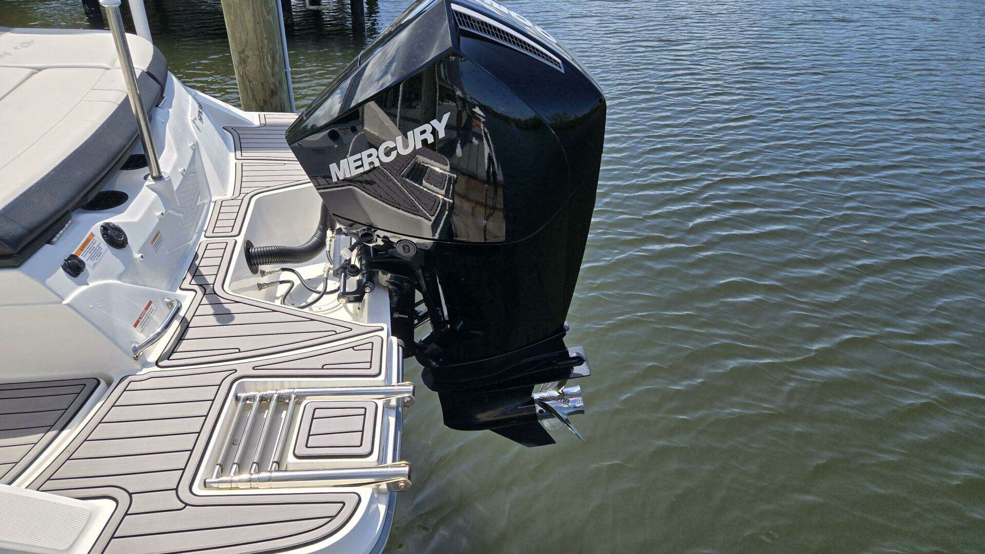 2023 Sea Ray SPX 210 OB - Image 7