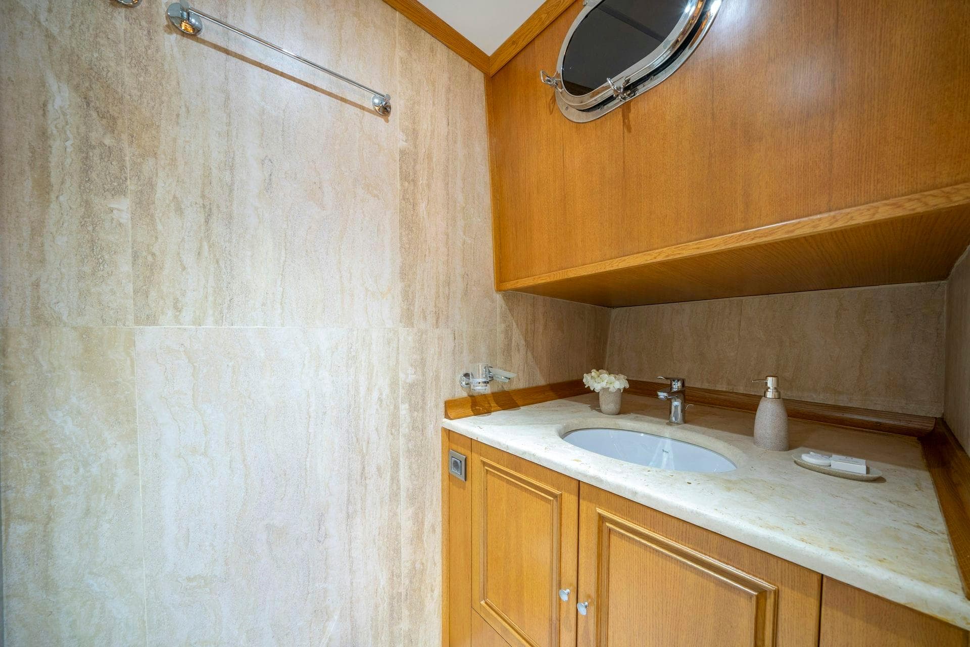 2015 Custom 134 - 178