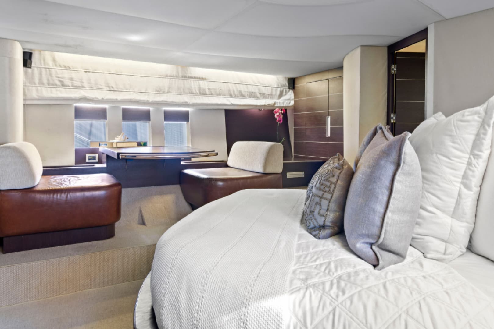 2009 Azimut 68S - Image 19