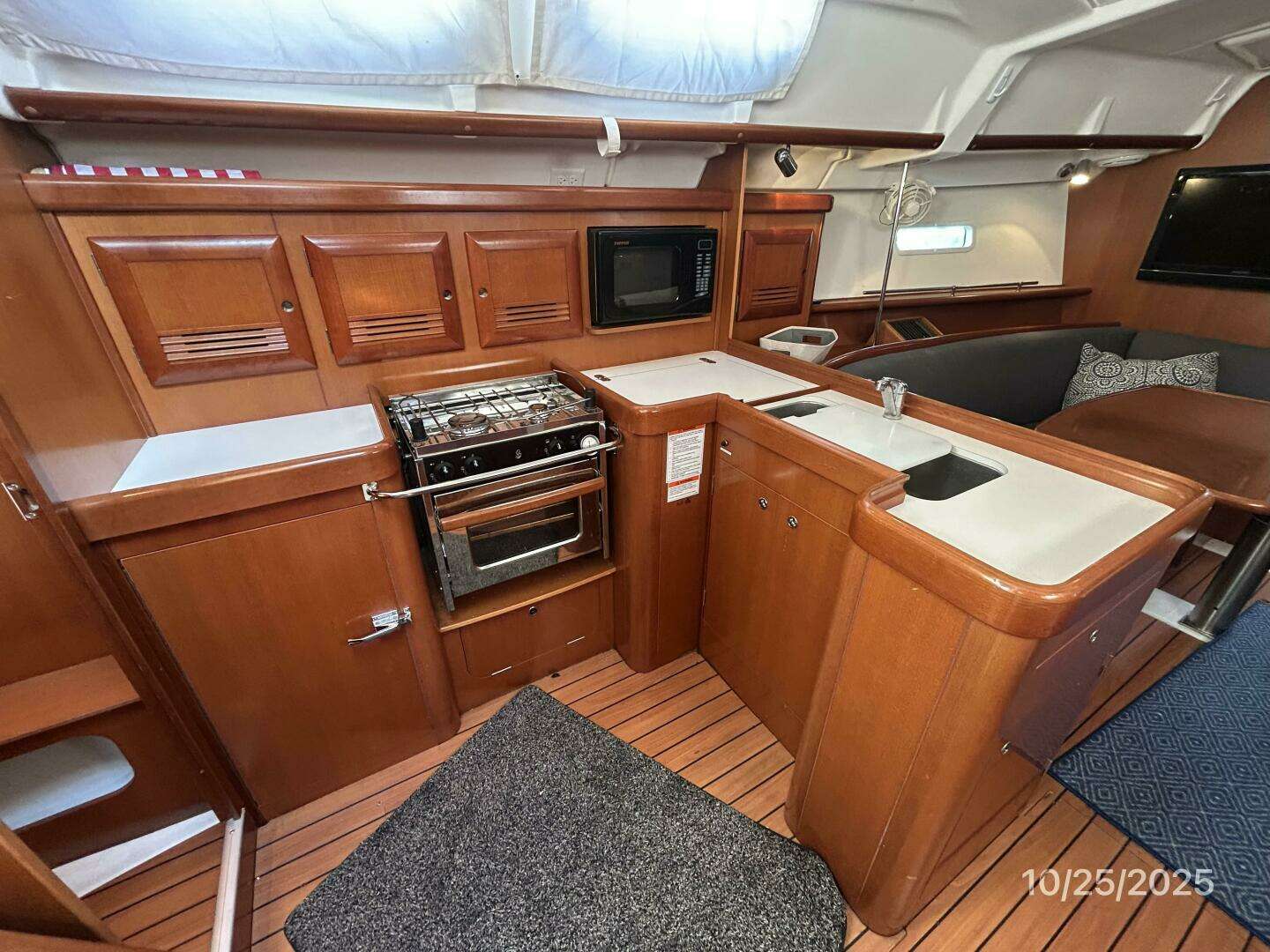 2007 Beneteau 373 - Image 58