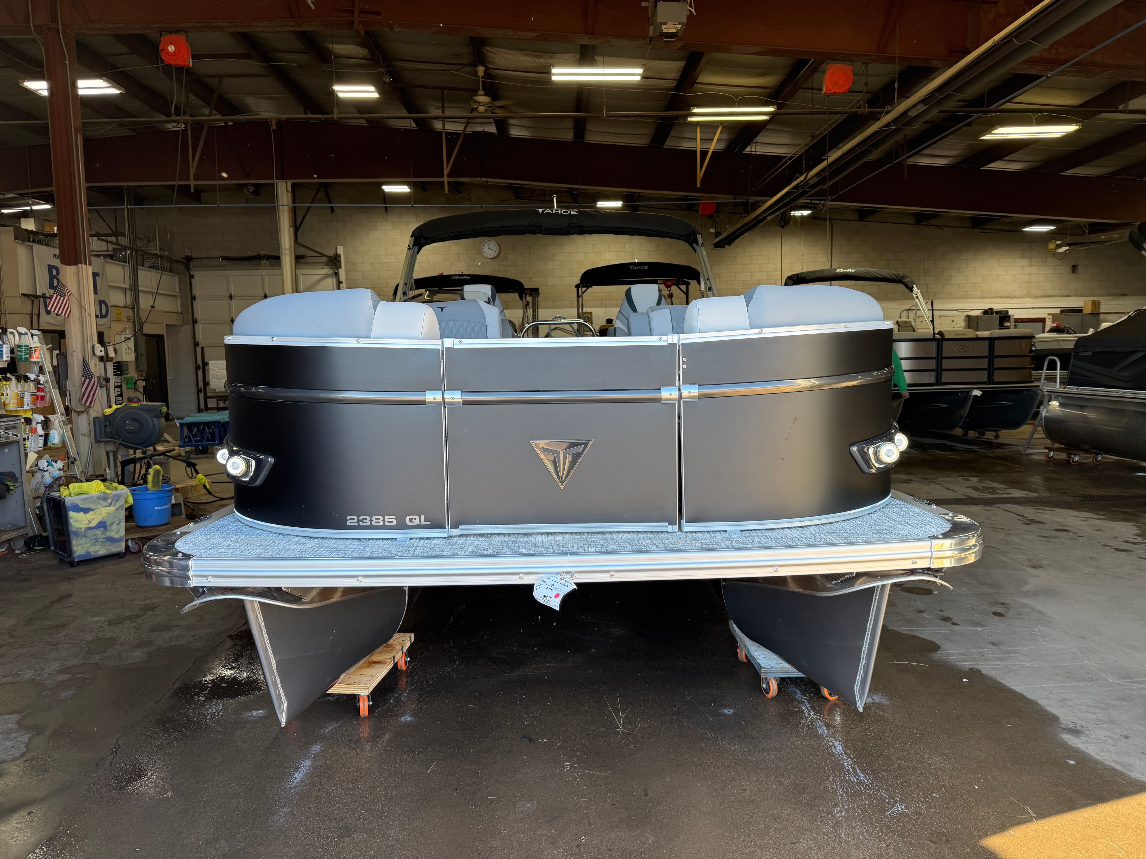 2025 Tahoe Cascade 200HP Quad Lounge 2385 Tritoon - 36